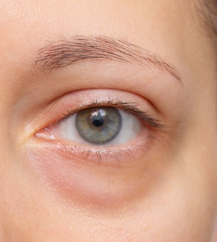 hooded eyes closer
